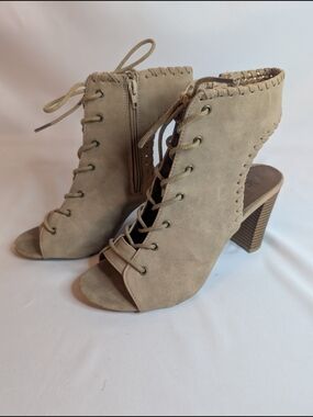Women's Size L(8/9) Lace-Up Peep Toe Block Heel Booties in Tan